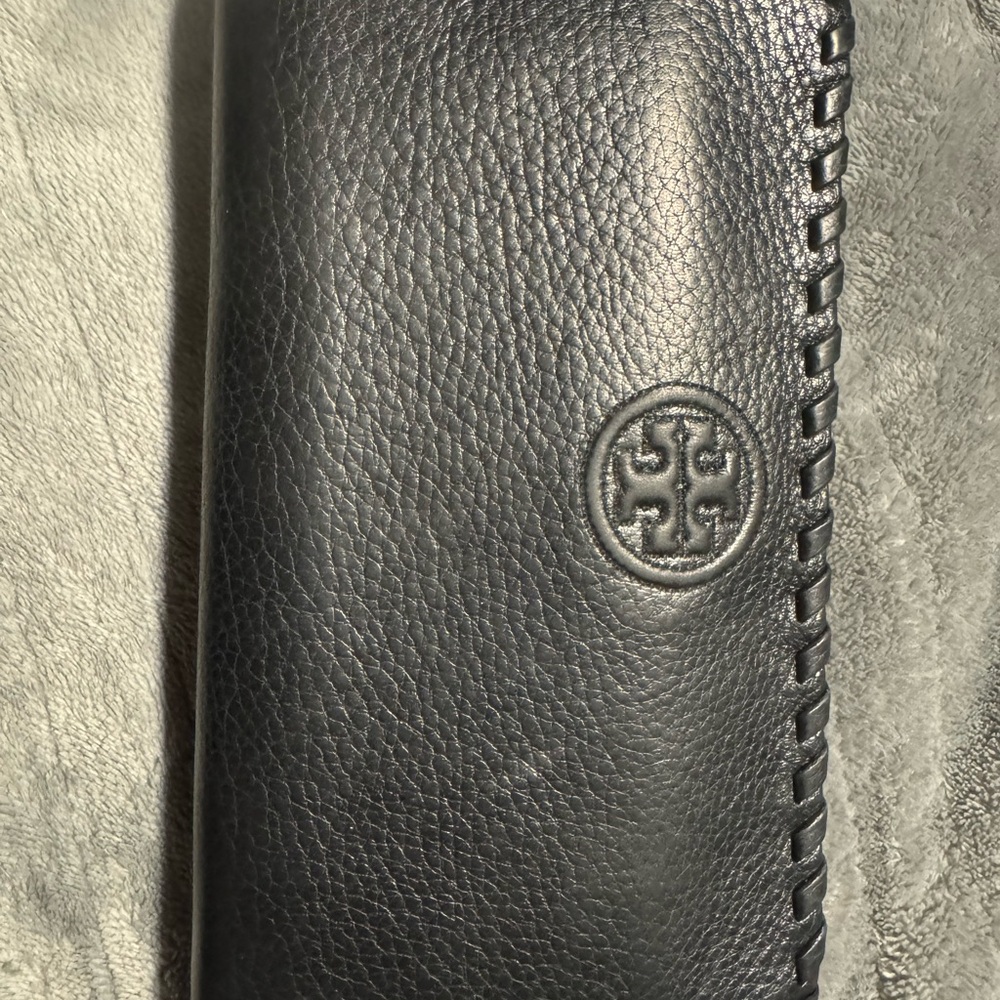 Tory Burch Black Wallet Sleek Design